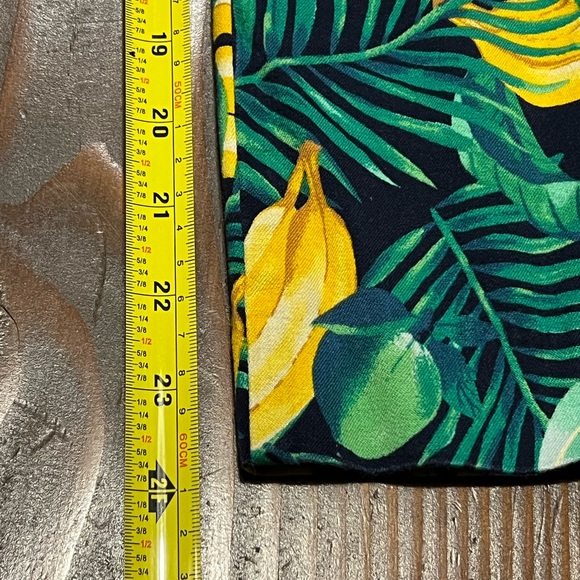 Old Navy Pixie cropped/ankle pant. Size 18 Bananas - Picture 9 of 12